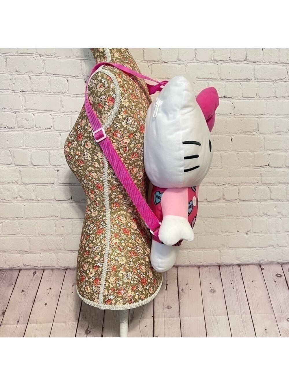 Hello Kitty backpack - Picture 2 of 5